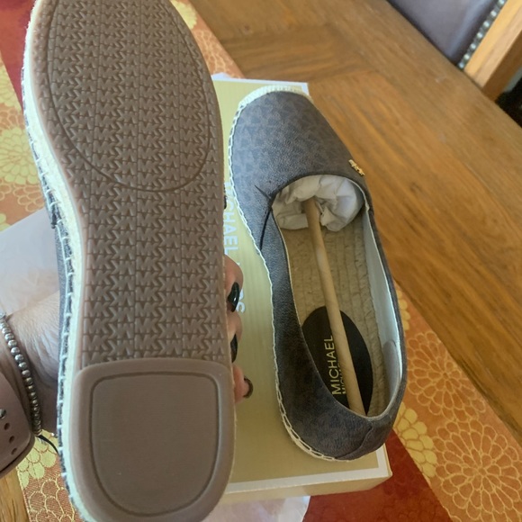 Women’s New Michael Kors Kendrick Slip On - Picture 5 of 7